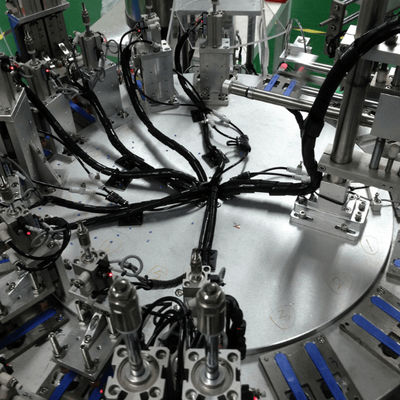 Un buon prezzo. Macchina di assemblaggio di coltelli chirurgici ad alta efficienza con tasso di qualificazione del 99% e servo meccanismo per 1500-8500pcs/h Produzione in linea