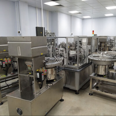 Un buon prezzo. Macchina di assemblaggio Euro Cap con capacità 14000-15000pcs/h, controllo PLC e costruzione in acciaio inossidabile per tappi per infusione IV in linea