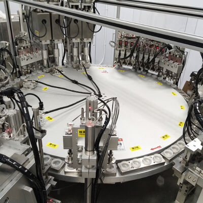 Un buon prezzo. Macchina di assemblaggio automatico Euro Cap con PLC Controllo touch screen, costruzione in acciaio inossidabile per 1500-8500pcs/h produzione di cappuccio di infusione in linea
