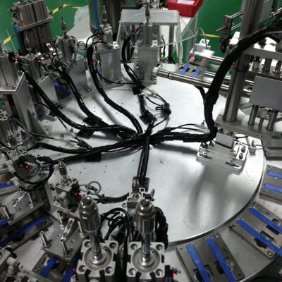 Un buon prezzo. Macchina di assemblaggio di prodotti medici a alta velocità controllata PLC per coltelli chirurgici con tasso di qualificazione del 99% in linea