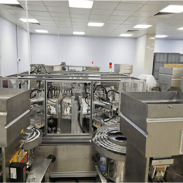 Un buon prezzo. Macchina di assemblaggio Euro Cap con schermo sensore palpabile a controllo PLC e servomotore per 4500-12000 tappi all'ora in linea